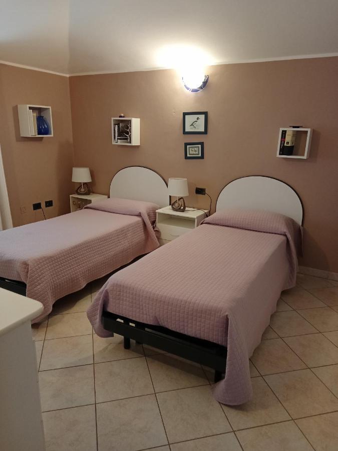 Casa Vacanza Le 2 Isole Suni 외부 사진